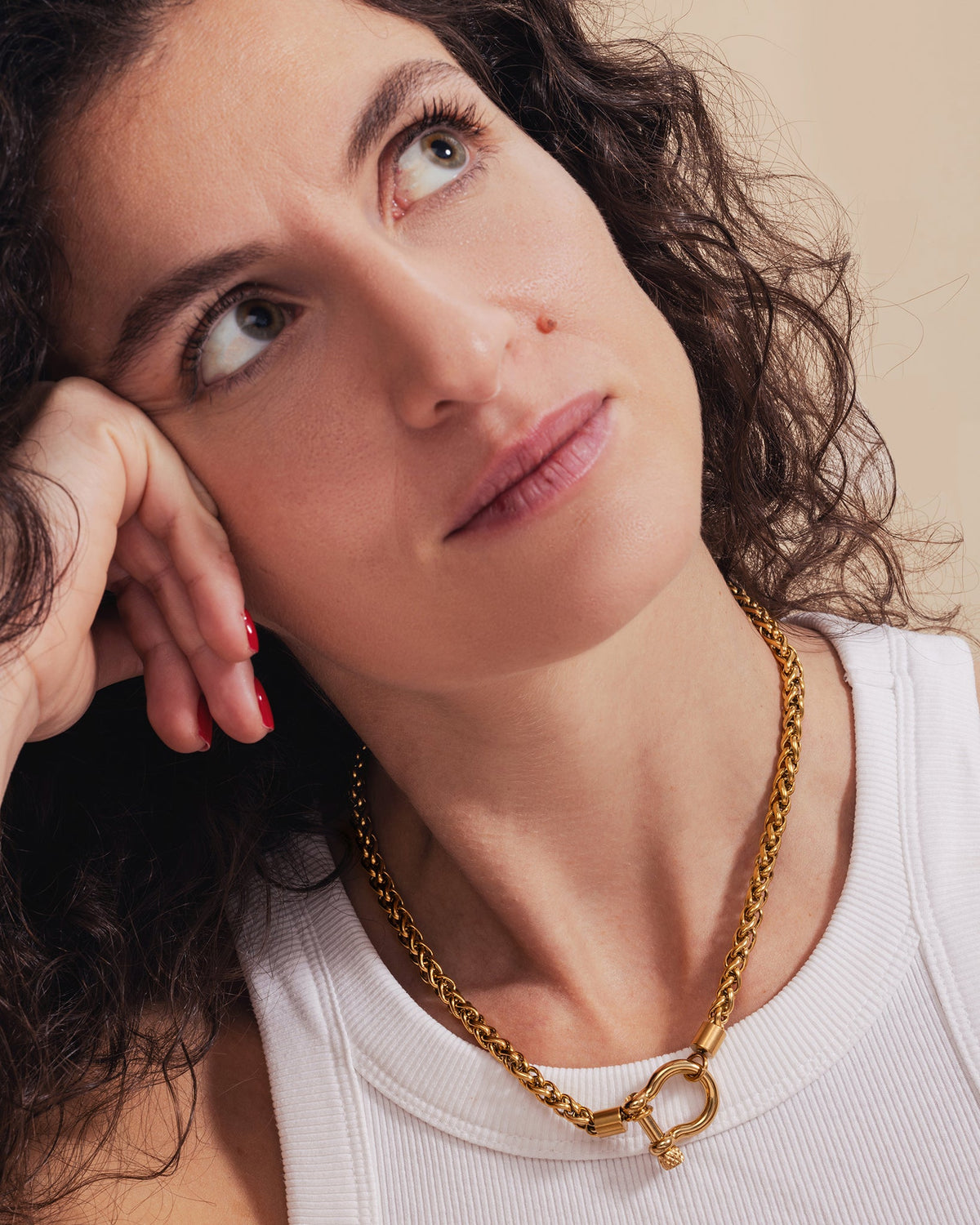 Woman wearing gold Copenhagen chain necklace
