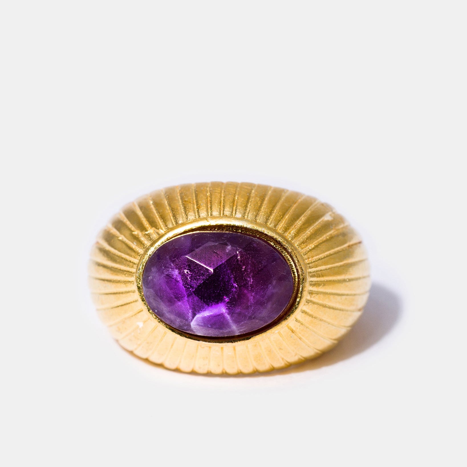 Gold oval amethyst ring with faceted purple gemstone