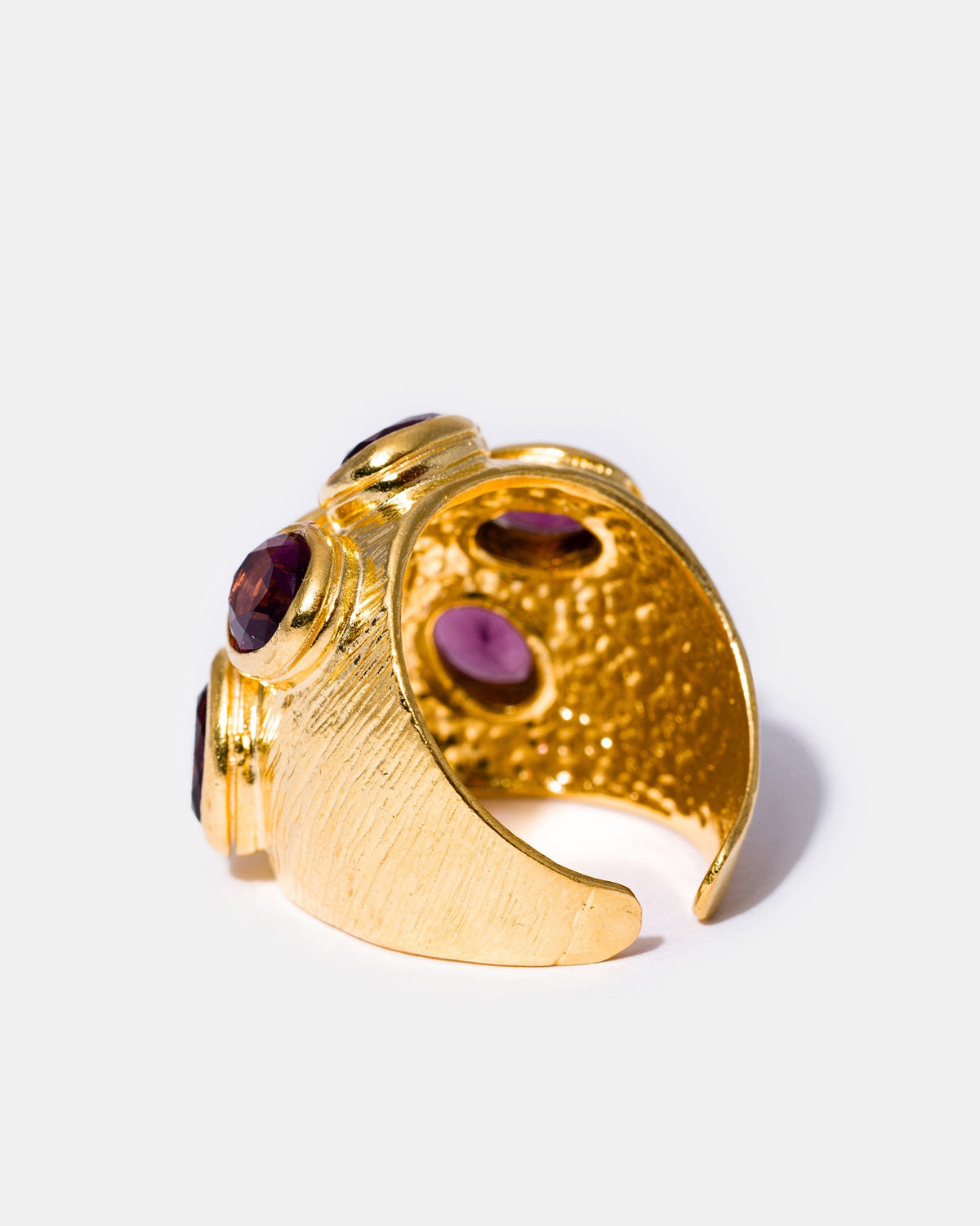 Side profile of gold amethyst gemstone ring