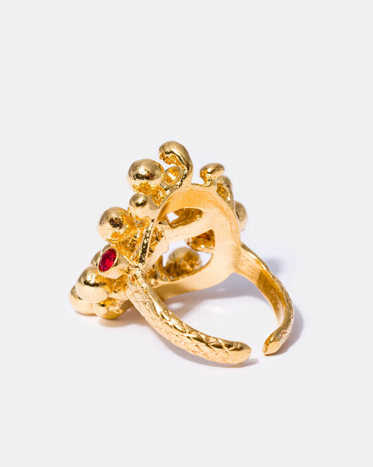 Side profile of gemstone bouquet ring