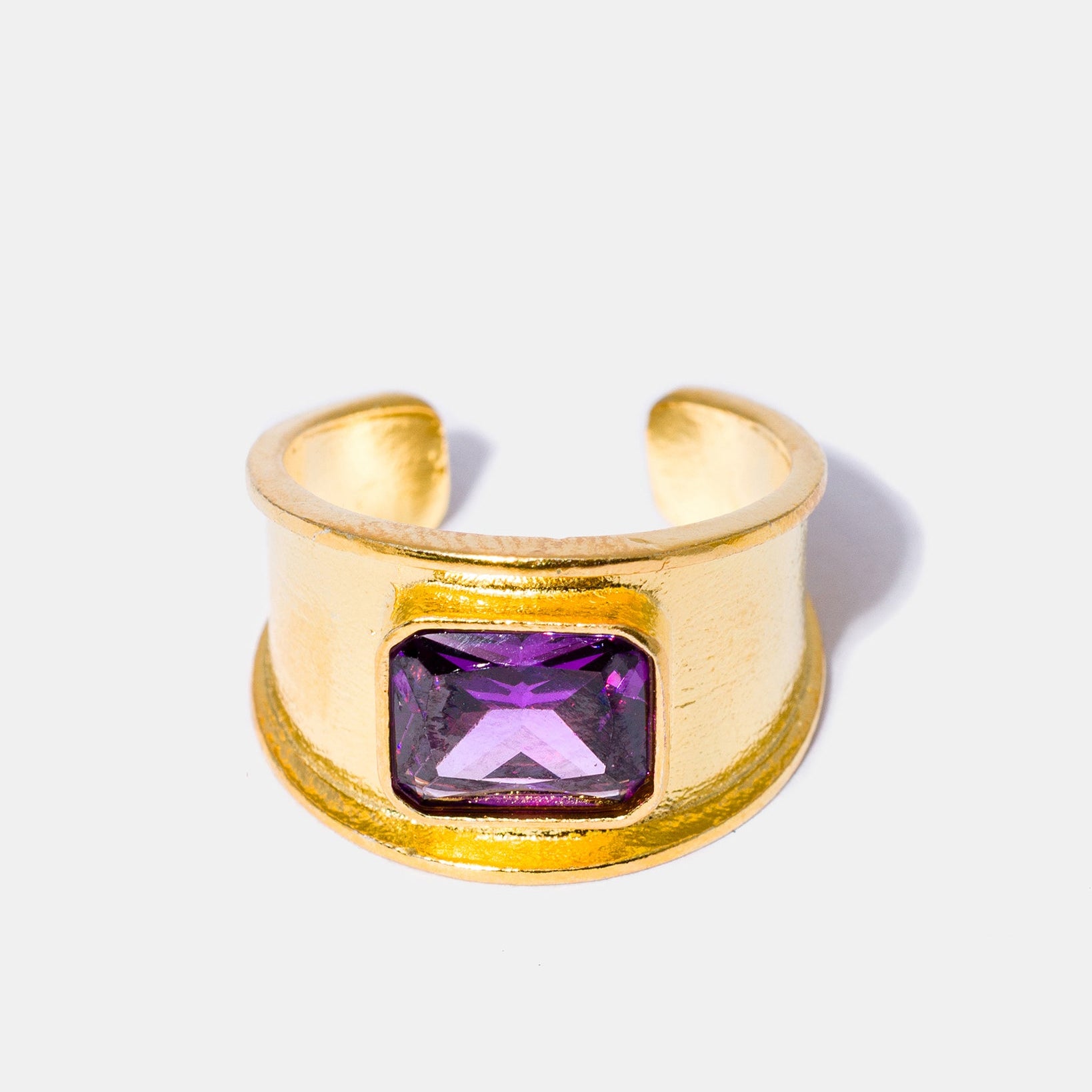 Gold signet ring with purple amethyst stone