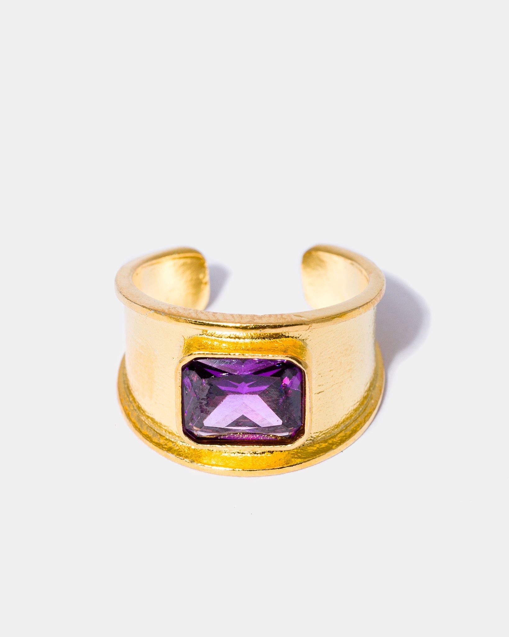 Gold signet ring with purple amethyst stone