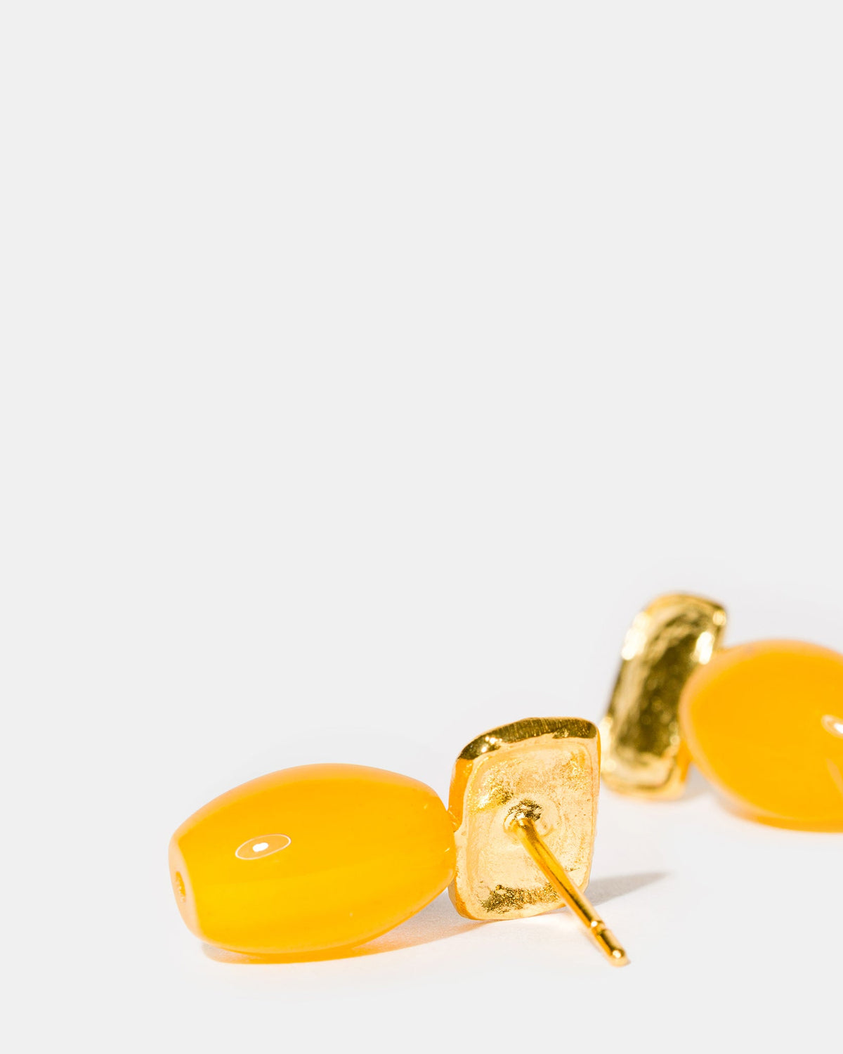 Minimal agate earrings detail